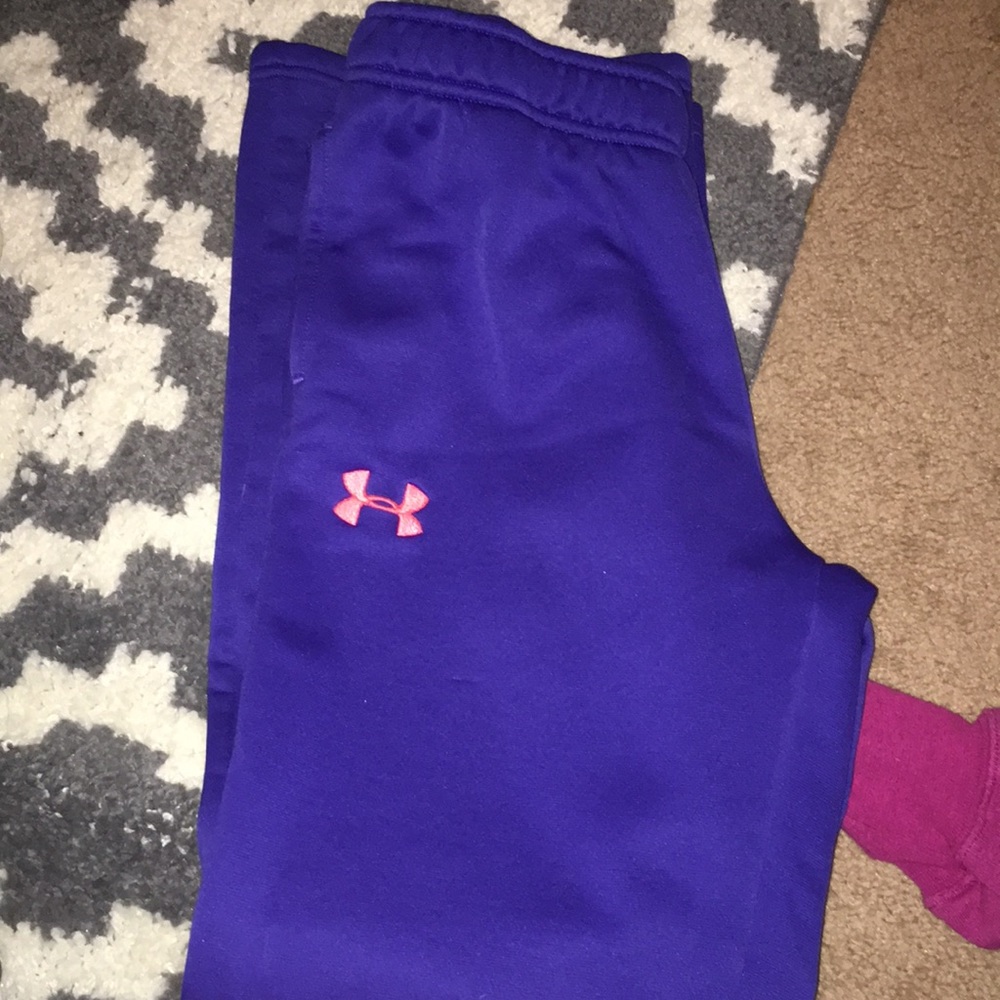 Under armor sweats.